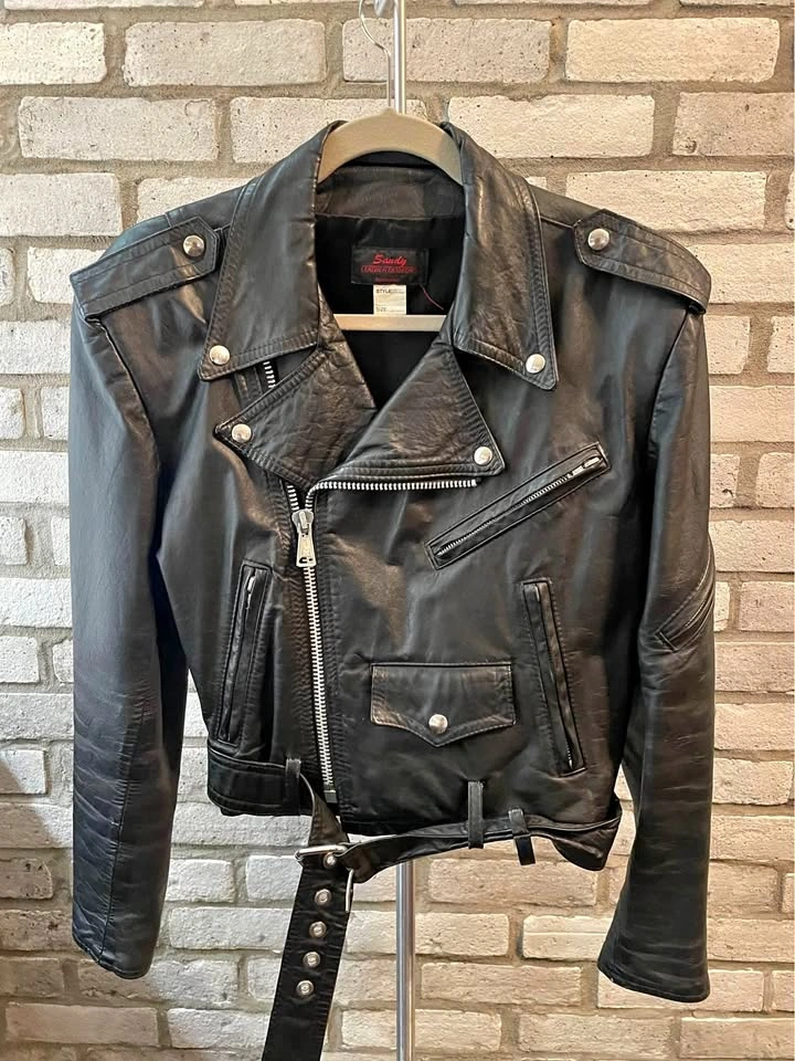Vintage women’s leather biker jacket (S)(circa 1989!)