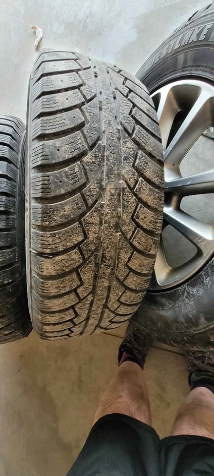 17" Winter Tires & Genuine OEM Alloy Rims - 225/65R17 - photo 3