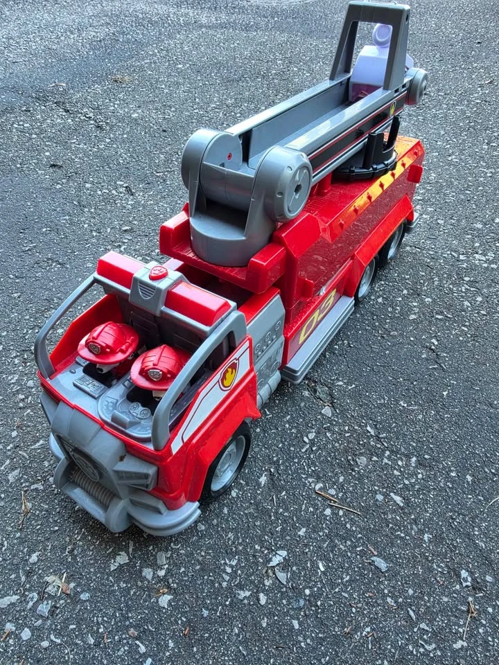 Paw Patrol Ultimate Rescue Fire Truck - photo 3