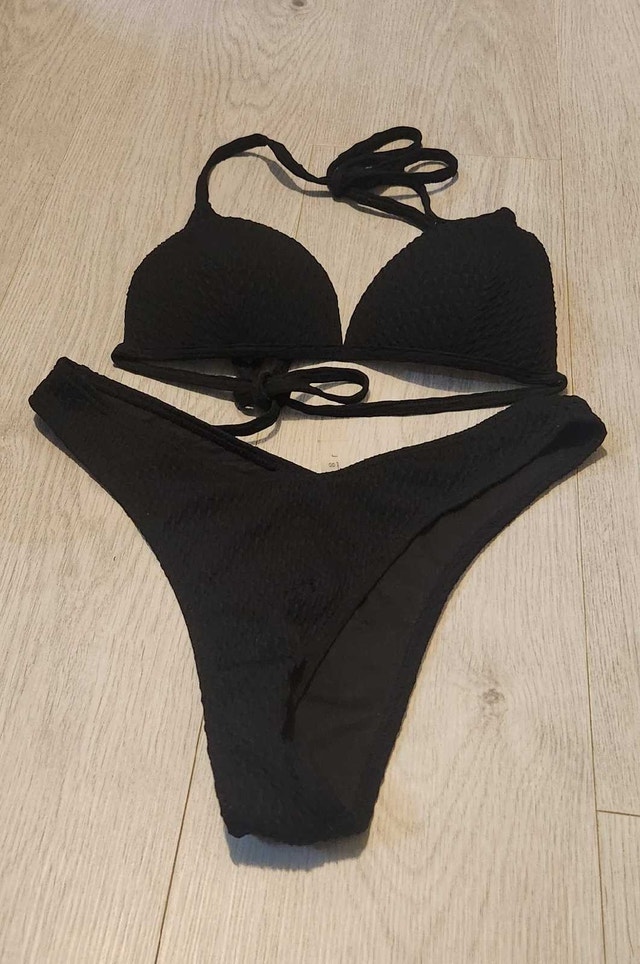 Black Ribbed Bikini (Size Large)