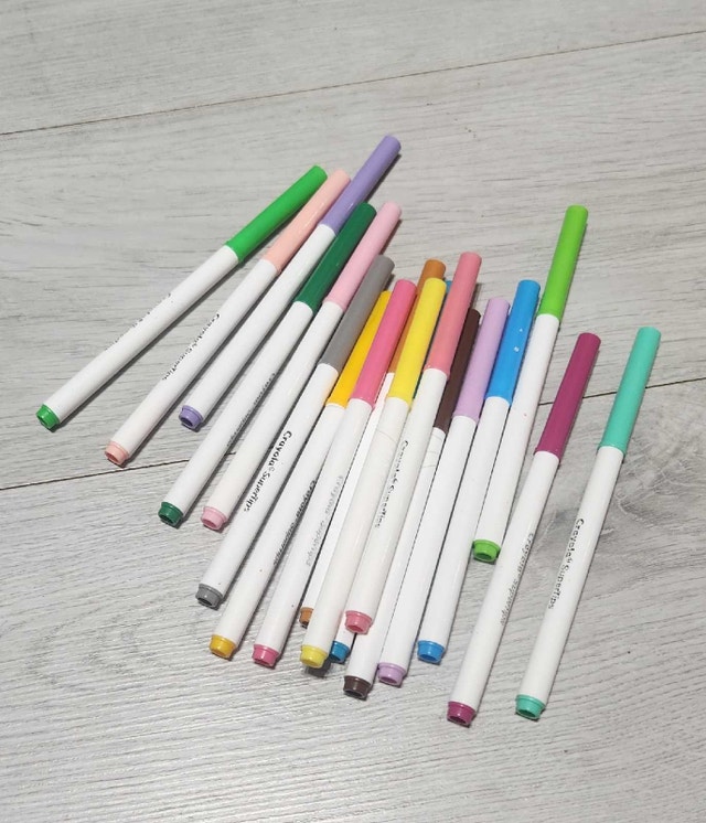 Lot of "Crayola SuperTips" Markers