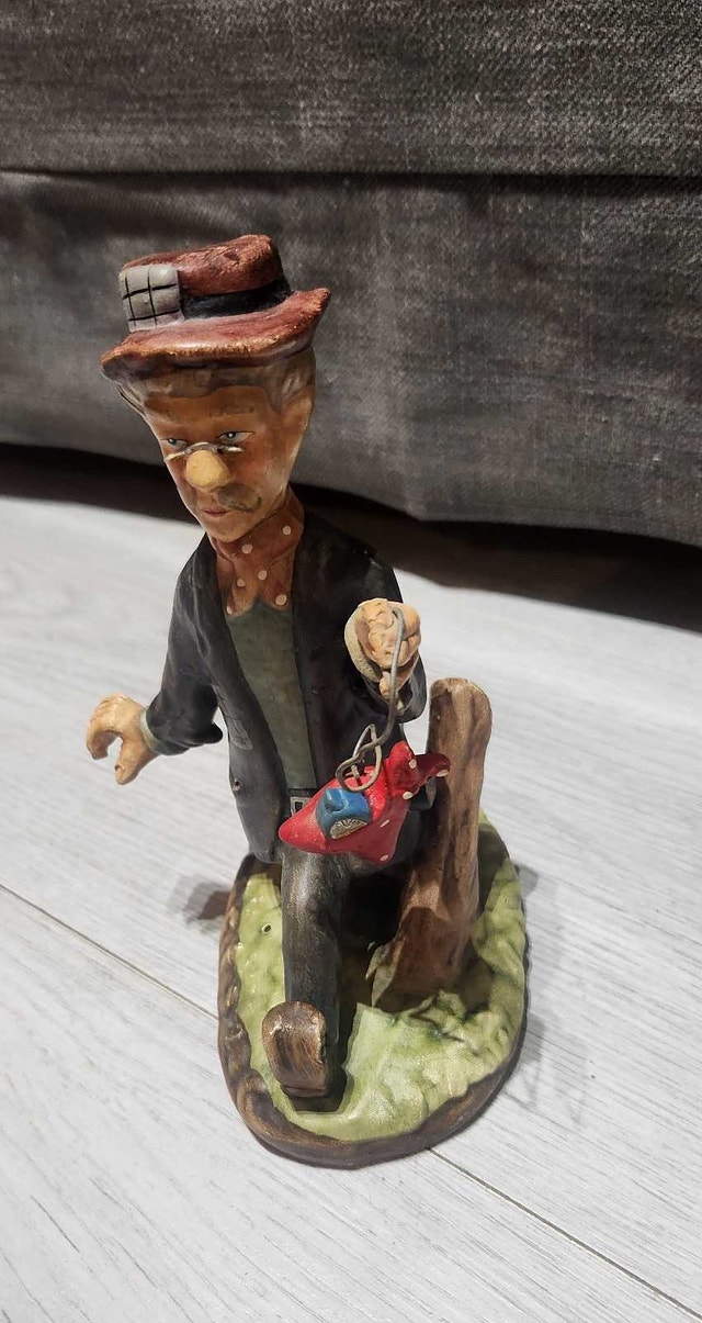 Unbranded Capodimonte Figurine "Old Man Tramp With Satchel"