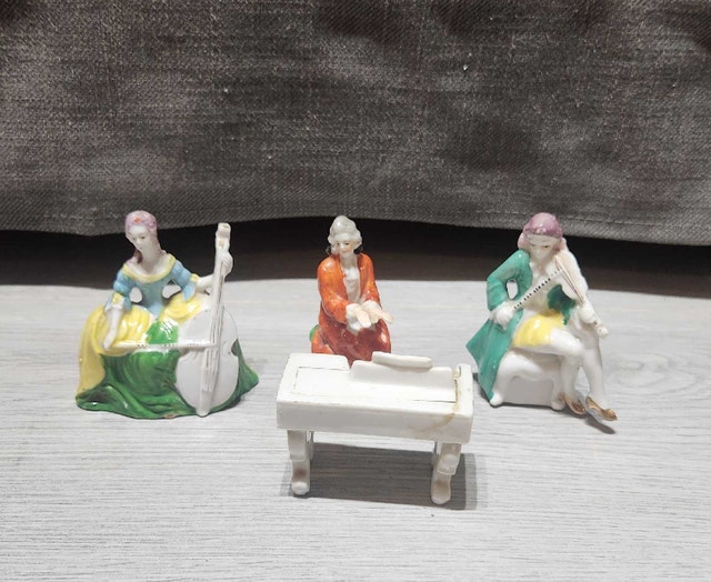 Vintage 1950s Set of 3 Gold Castle Chamber Orchestra Figurines