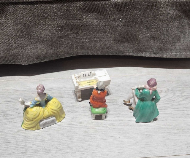 Vintage 1950s Set of 3 Gold Castle Chamber Orchestra Figurines - photo 3