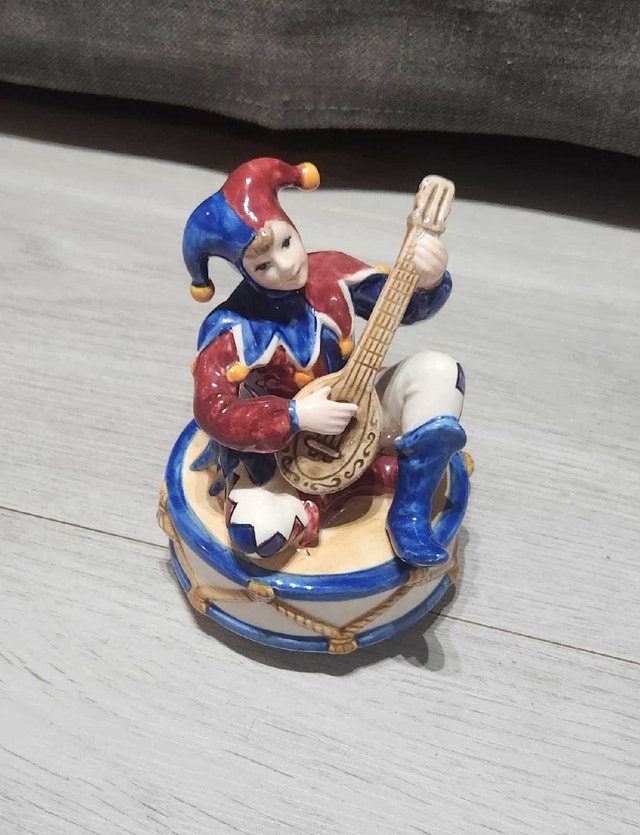 Schmid / Lefton Yamada "Happy Wander" Jester Revolving Music Box