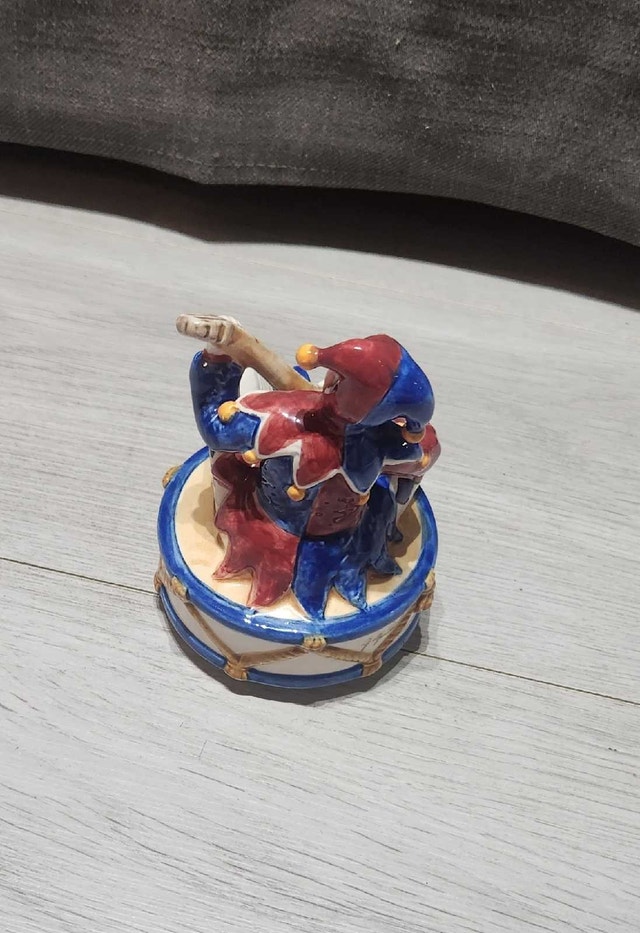 Schmid / Lefton Yamada "Happy Wander" Jester Revolving Music Box - photo 3