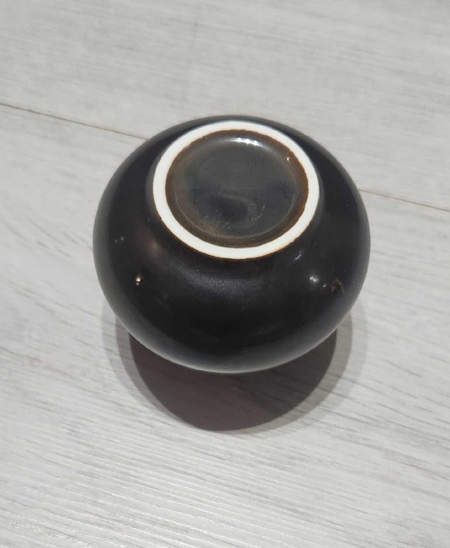 Small Black Vase - photo 2