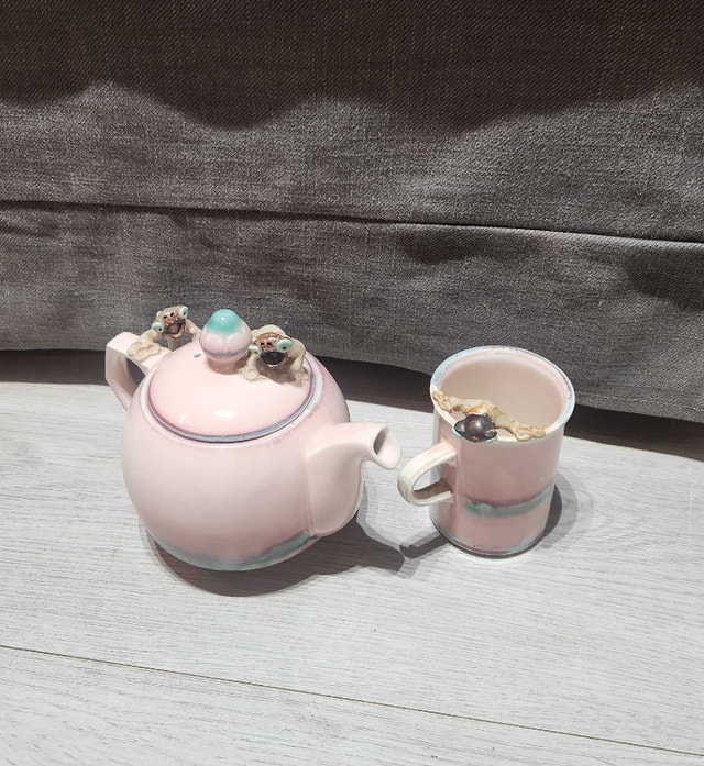 Vintage Pink Teapot & Mug With Frogs