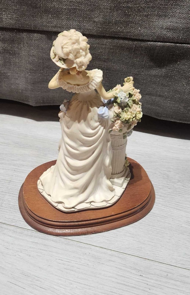 Vintage Leonard Collection "Constance" Figurine - photo 3