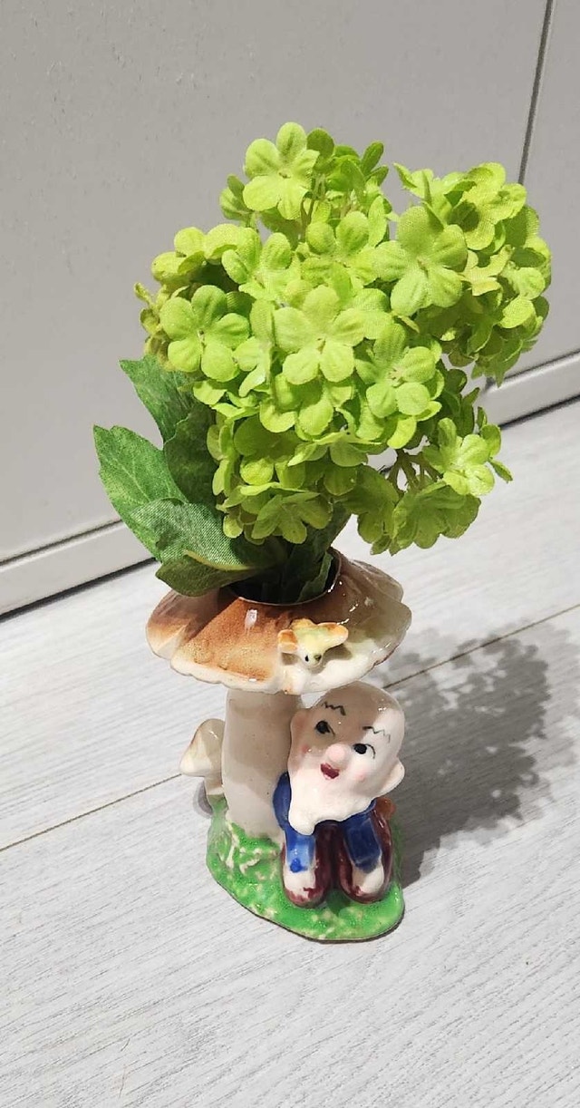 Vintage Royal Sealy Gnome/Pixie Mushroom Bud Vase