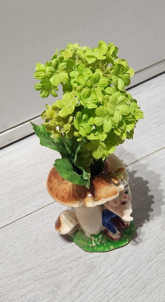 Vintage Royal Sealy Gnome/Pixie Mushroom Bud Vase - photo 2