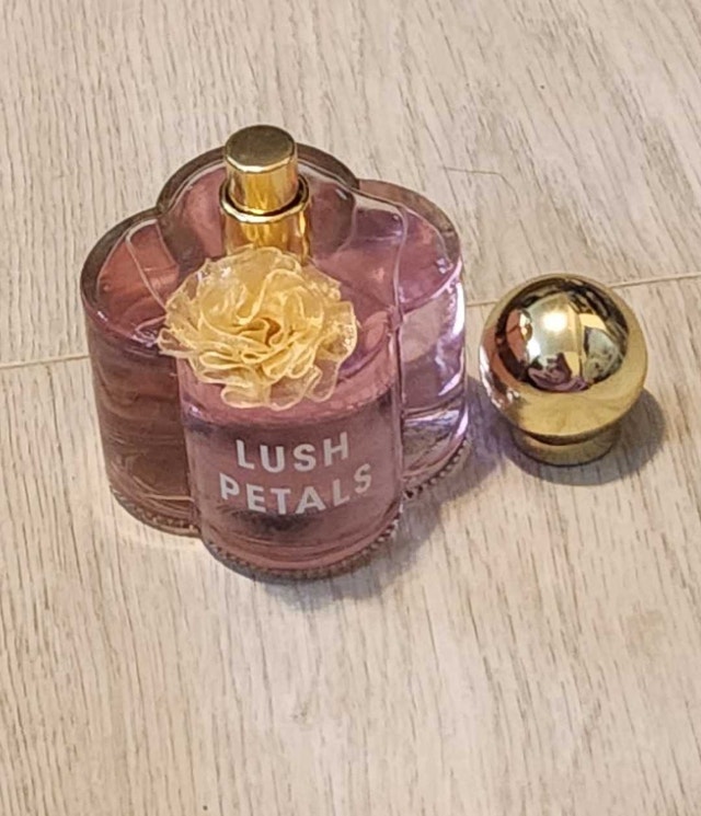 Lush Petals Soft & Delicate Perfume - photo 2