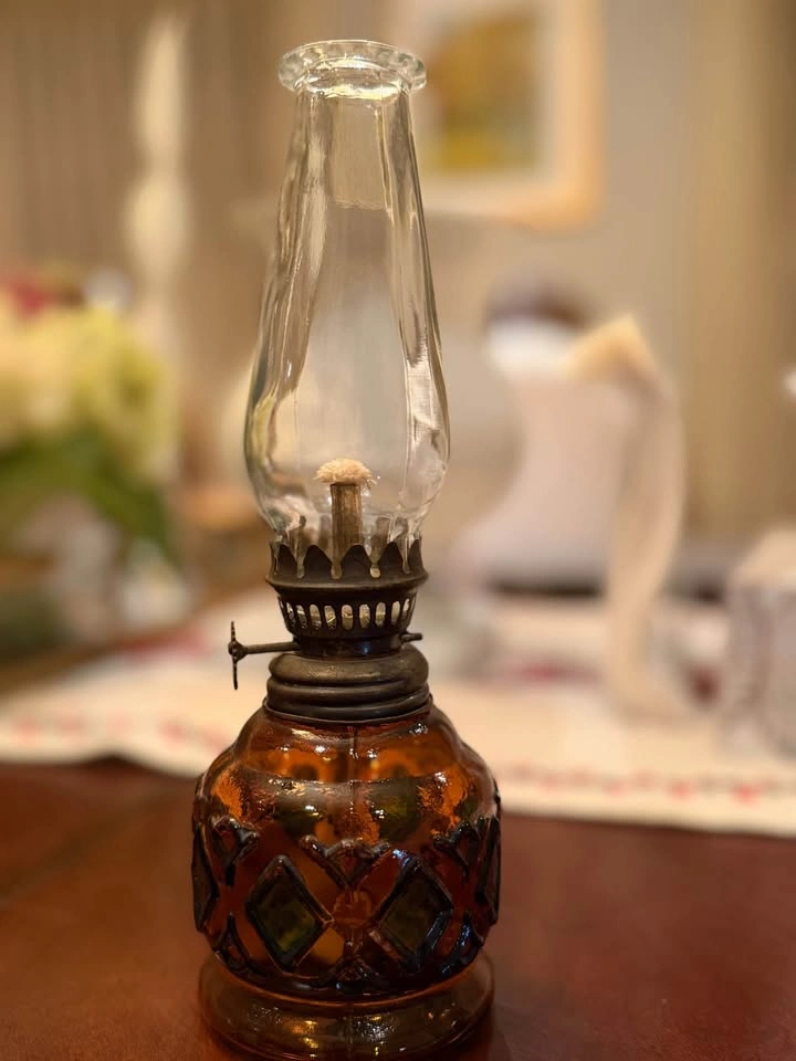 Vintage Amber Glass Oil Lamp – Antique Style - photo 2