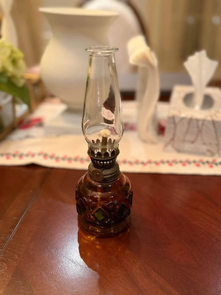 Vintage Amber Glass Oil Lamp – Antique Style - photo 3