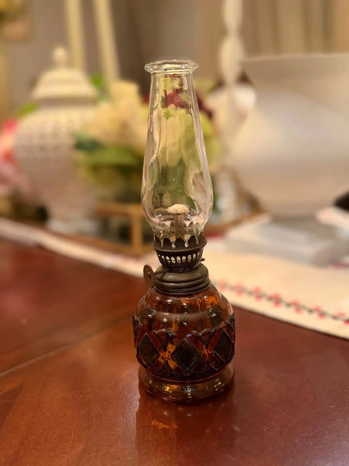 Vintage Amber Glass Oil Lamp – Antique Style - photo 5