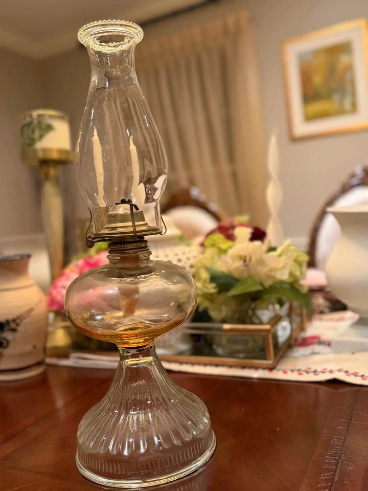 Vintage Glass Oil Lamp – Antique Style - photo 3