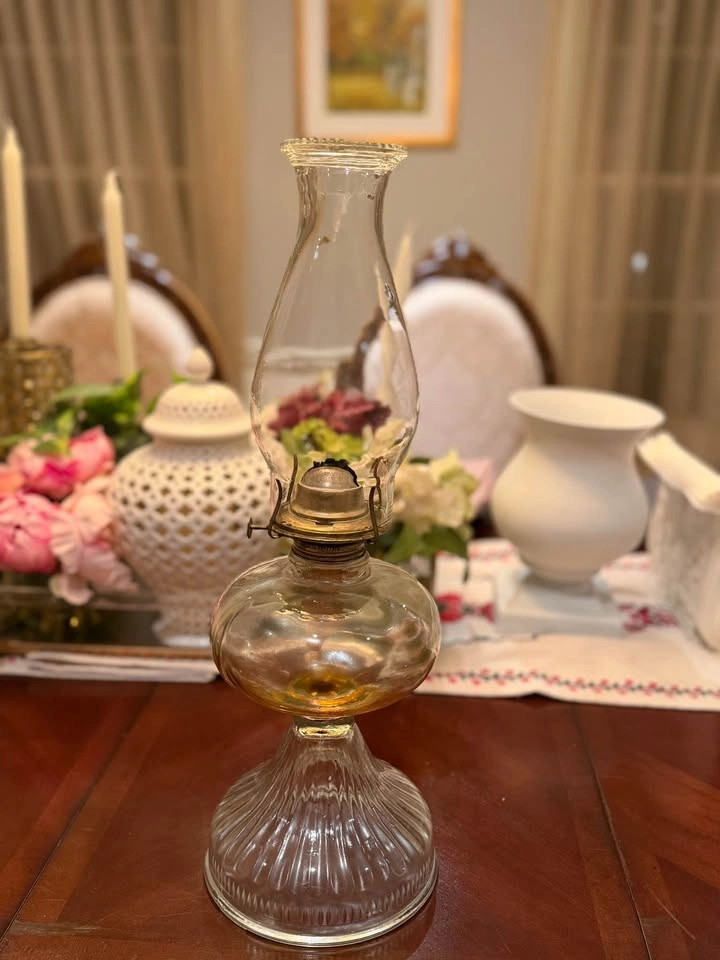 Vintage Glass Oil Lamp – Antique Style - photo 4