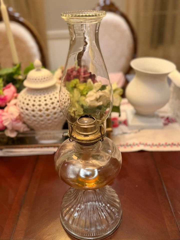 Vintage Glass Oil Lamp – Antique Style - photo 5