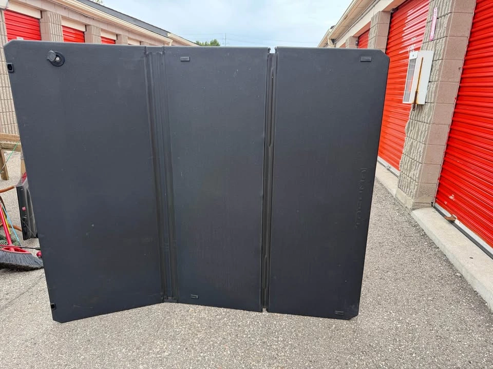 Toyota Tacoma 6-Foot Bed OEM Tri-Fold Tonneau Cover – GEN 3 - photo 4