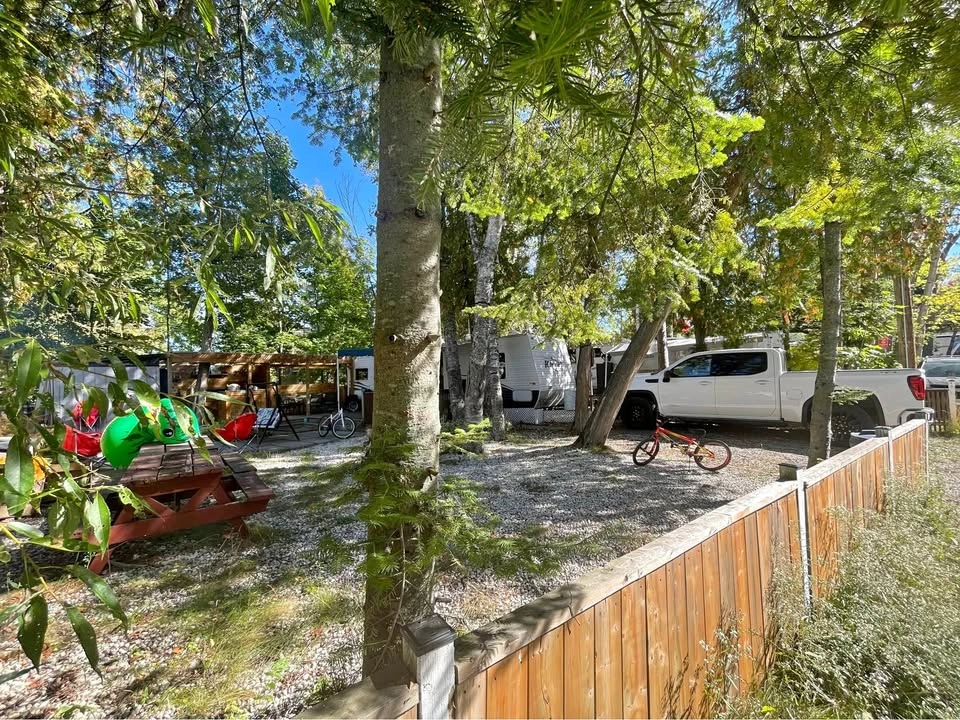 Trailer @ 100 cedar grove park