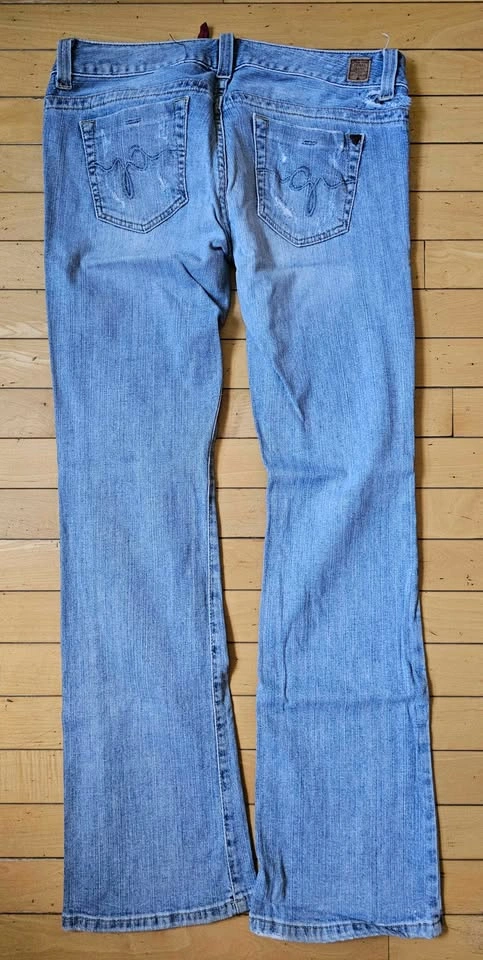 GUESS Daredevil Bootcut Low Rise Light Wash Jeans - Size 30 - photo 2