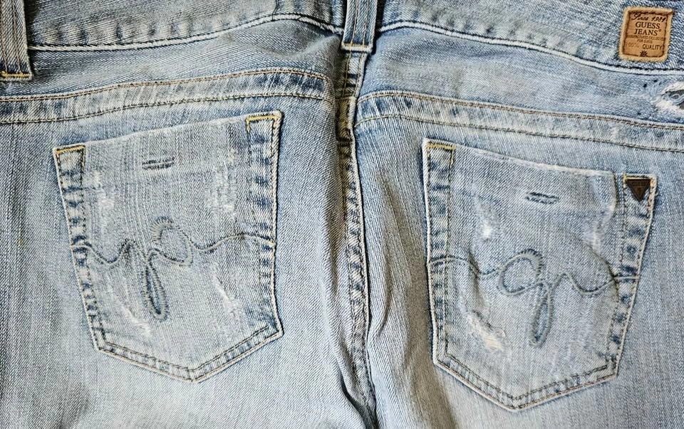 GUESS Daredevil Bootcut Low Rise Light Wash Jeans - Size 30 - photo 3
