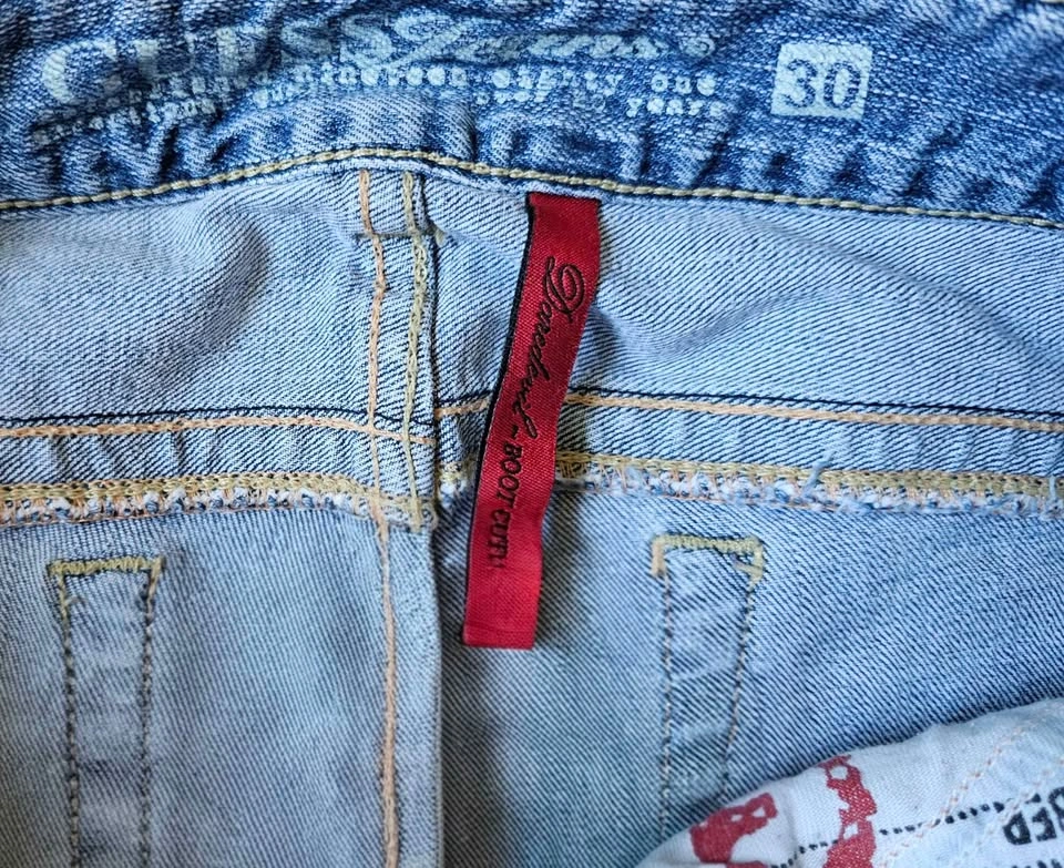 GUESS Daredevil Bootcut Low Rise Light Wash Jeans - Size 30 - photo 4