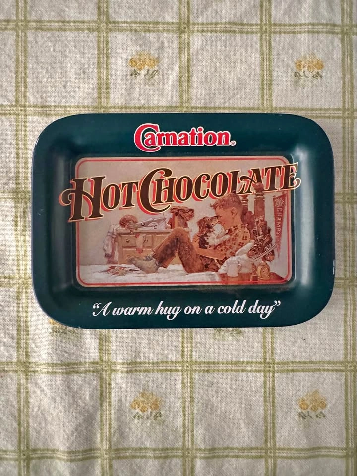COLLECTIBLE - Vintage Carnation Hot Chocolate Mini Tray