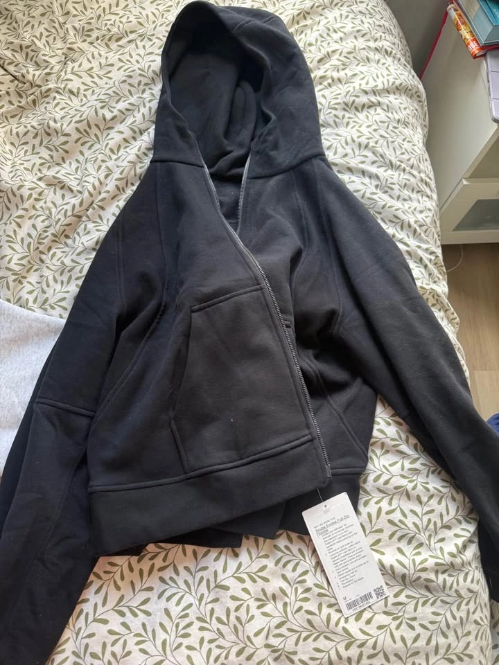 Brand New LuluLemon Hoodies - photo 4