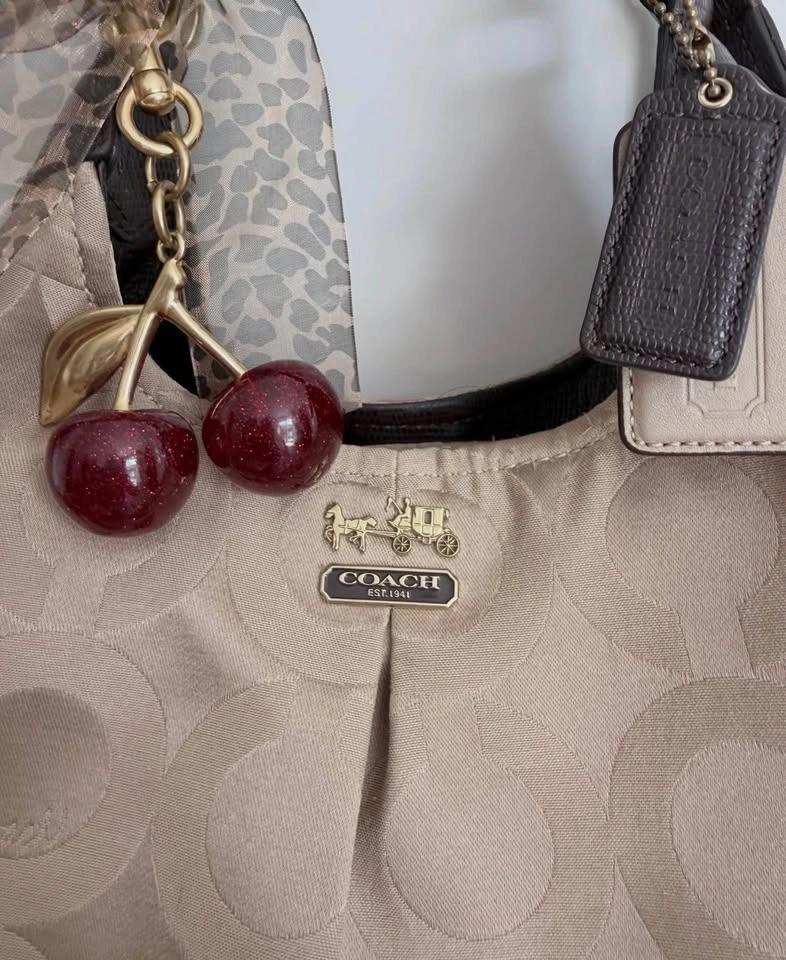 Coach Signature C Madison Shoulder Bag w/gold hardware - photo 2