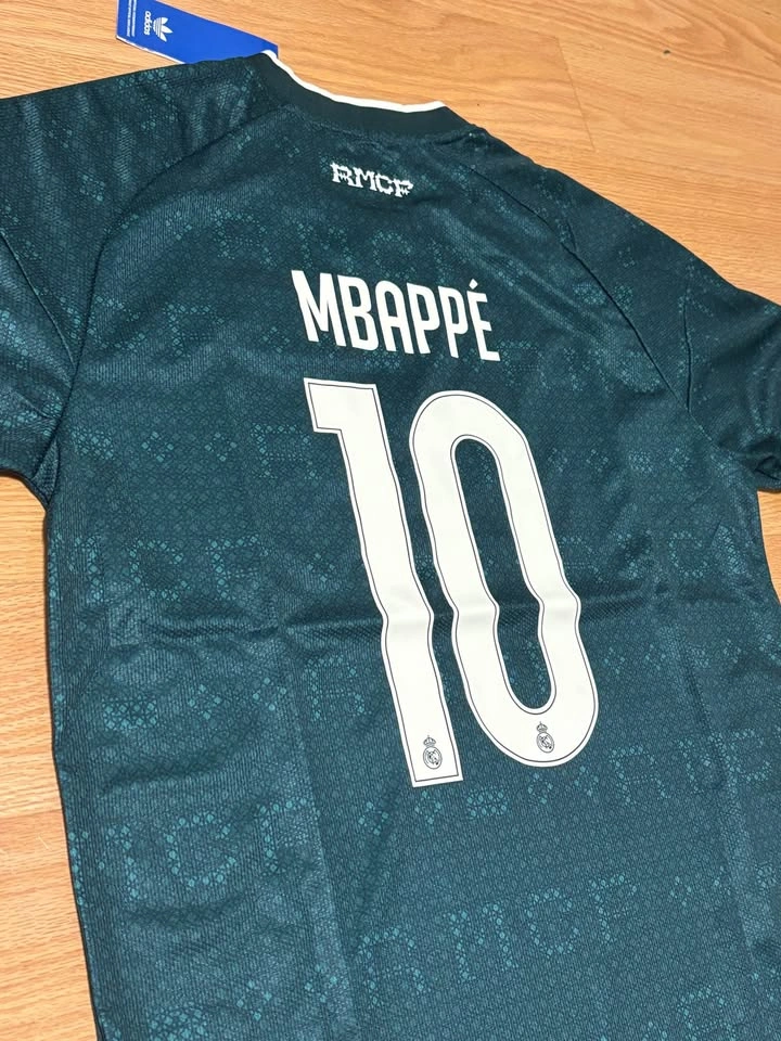 Adidas Real Madrid Mbappé #10 Soccer Jersey - photo 4