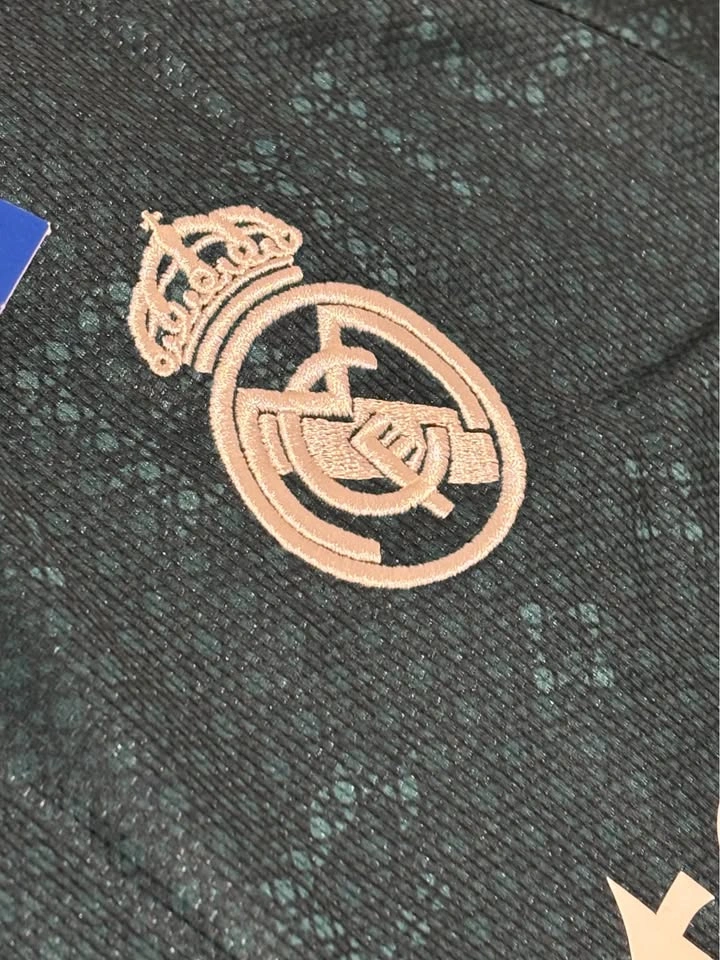Adidas Real Madrid “VINI JR” Second Jersey Size L - photo 4