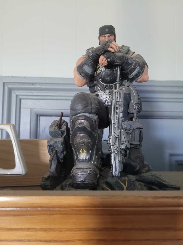 Gears Of War 3 Marcus Fenix Statue