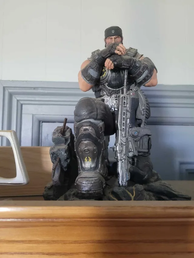 Gears Of War 3 Marcus Fenix Statue