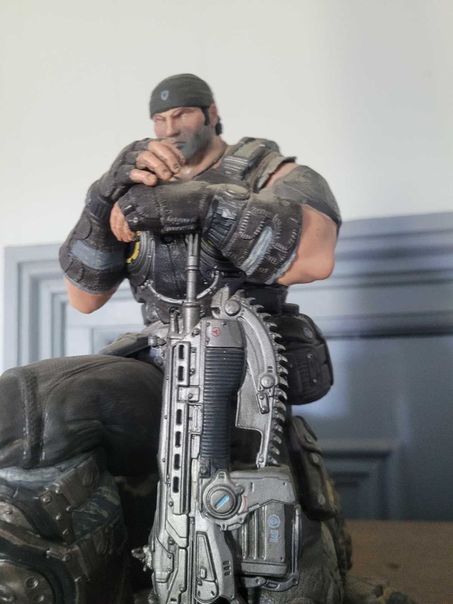 Gears Of War 3 Marcus Fenix Statue - photo 2