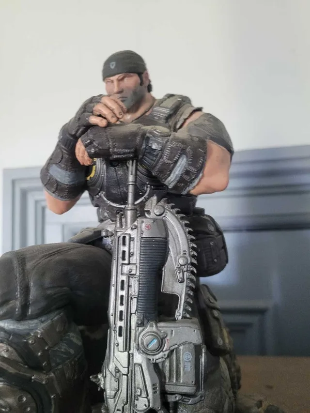 Gears Of War 3 Marcus Fenix Statue - photo 2