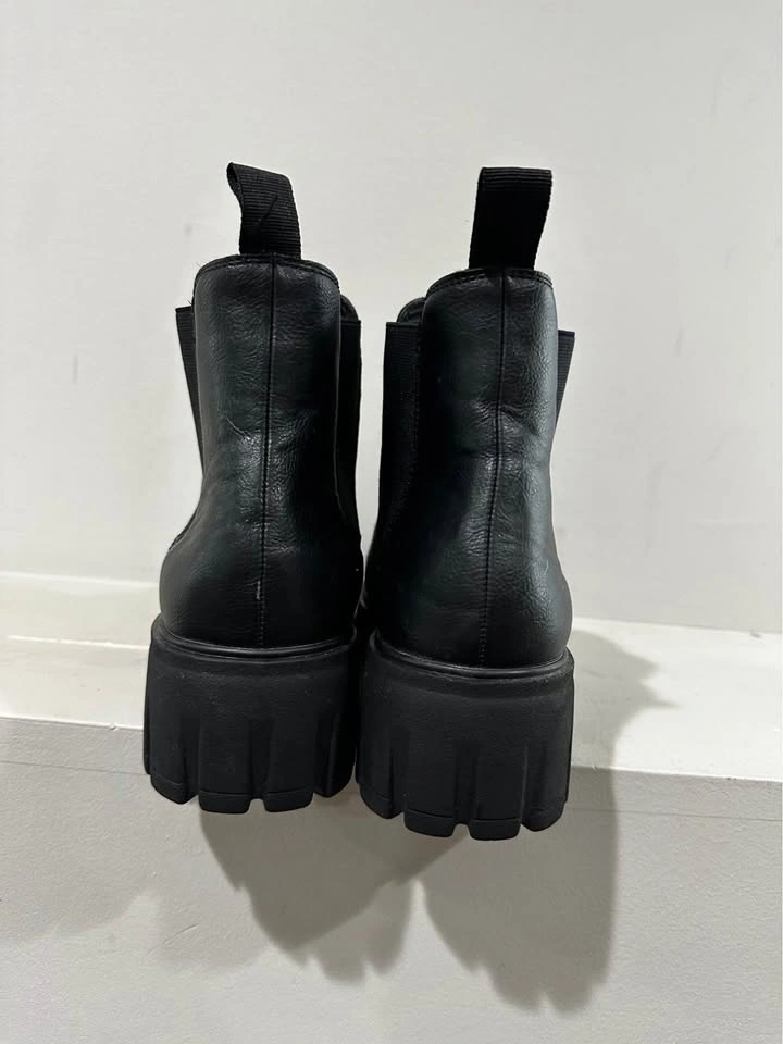 CUSHIONAIRE Sasha Women’s Black Leather Boots – Size 7 - photo 3