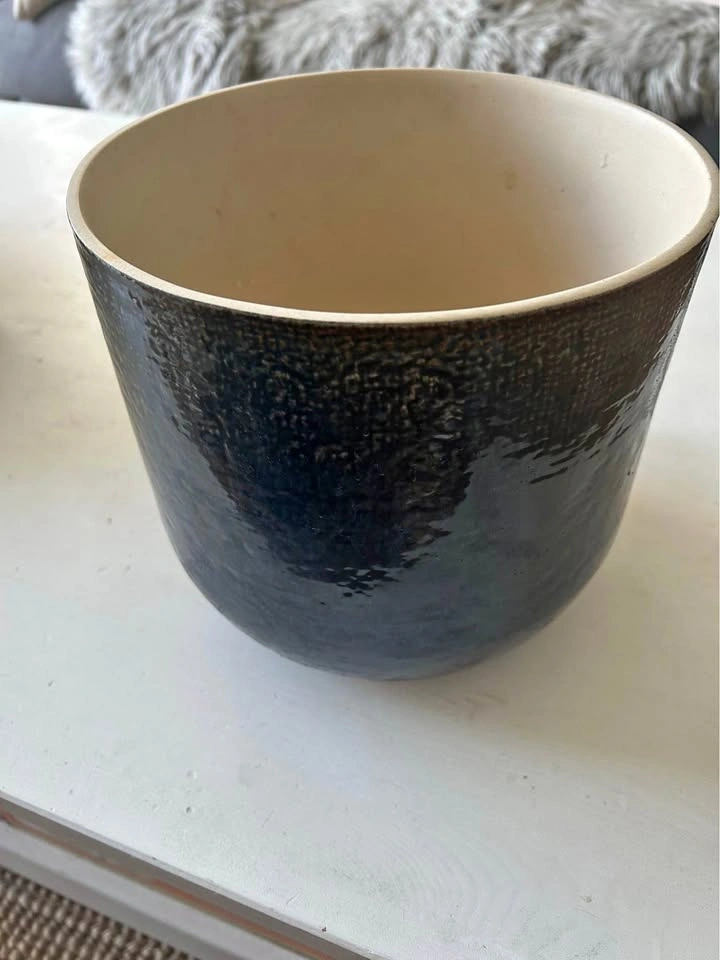 Glazed Ceramic Planter Pot 8x8” excellent condition