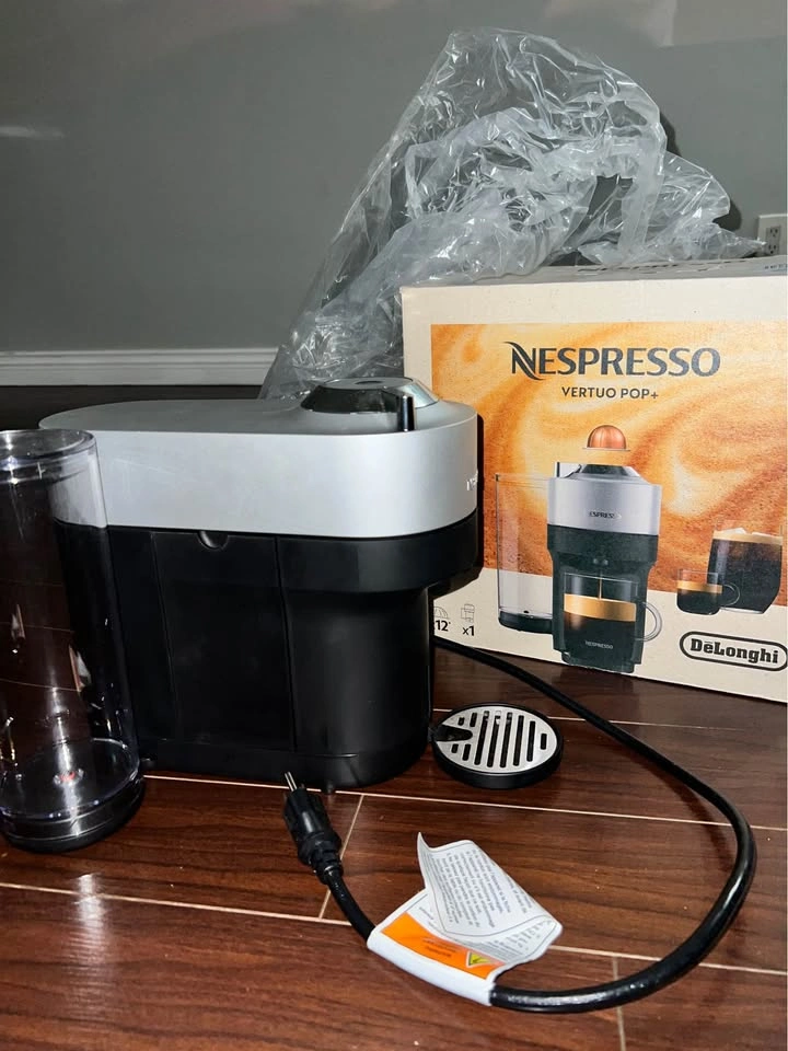 Nespresso Coffee Machine (Brand New - Used once) - photo 3