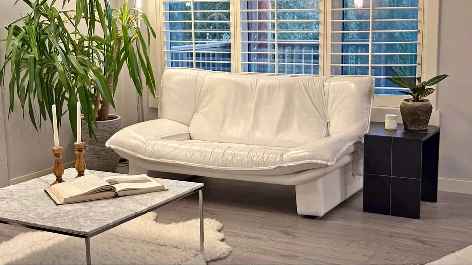 NICOLETTI SALOTTI VINTAGE ITALIAN WHITE LEATHER LOVESEAT!
