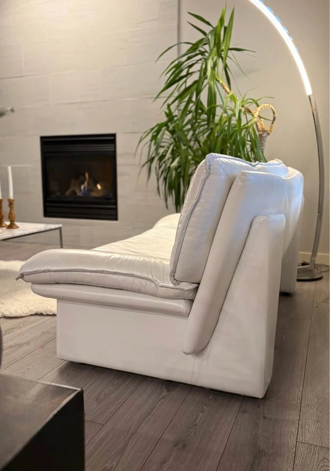 NICOLETTI SALOTTI VINTAGE ITALIAN WHITE LEATHER LOVESEAT! - photo 2