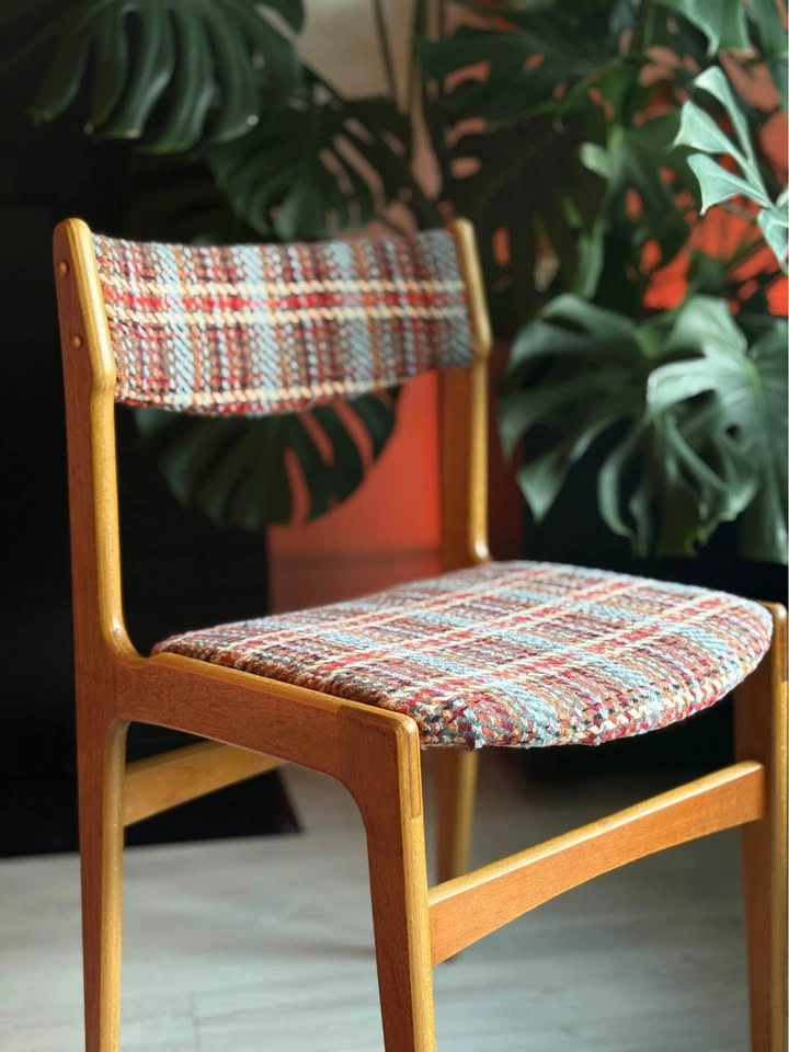 VINTAGE DANISH TEAK MCM SET OF 4 DINING CHAIRS! - photo 4