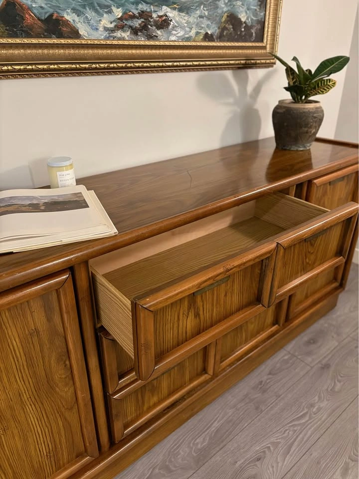 GORGEOUS VINTAGE RED OAK AND BRASS MCM DRESSER! - photo 5