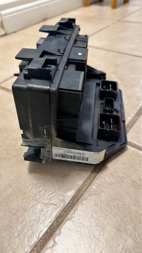 Fuse Box TIPM Jeep Wrangler 2008-2009 Part # JKB0CC04E9 - photo 3