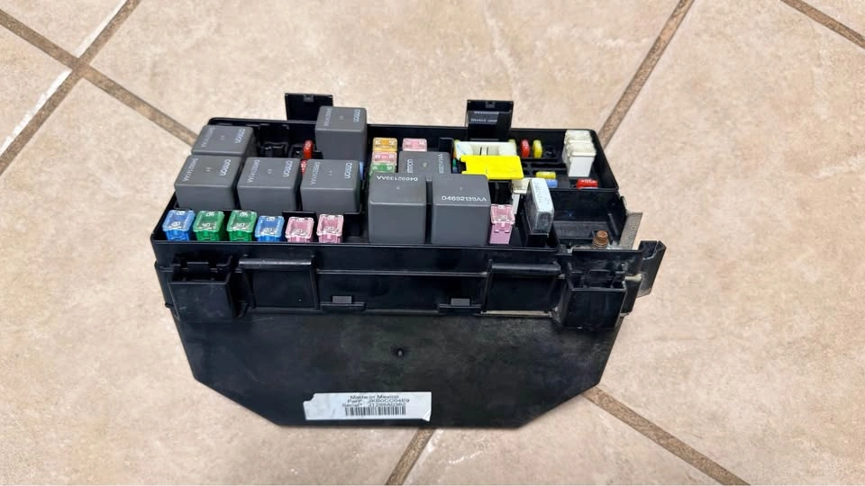 Fuse Box TIPM Jeep Wrangler 2008-2009 Part # JKB0CC04E9 - photo 5