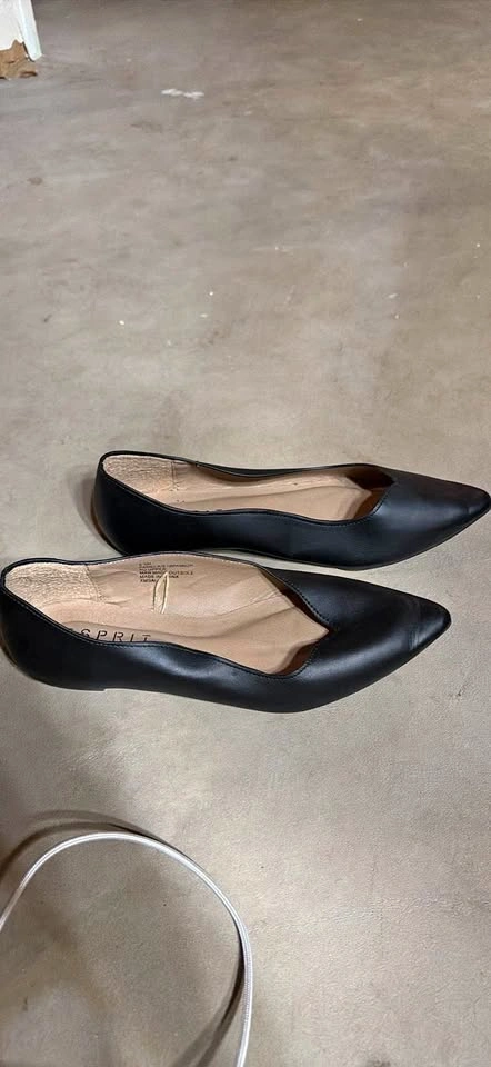 Women’s flats 8.5M