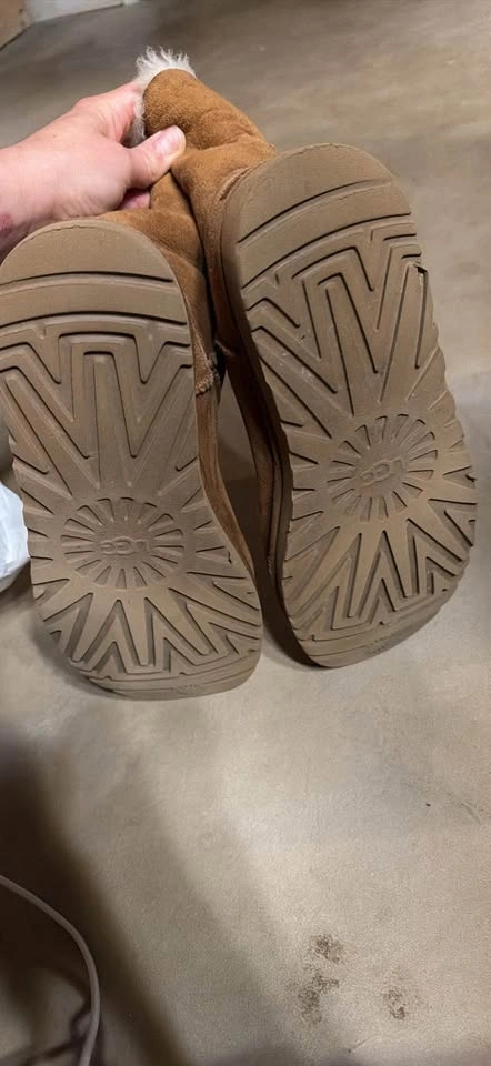 Uggs calf or ankle Woman’s size 9 - photo 4