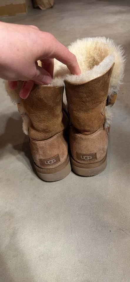 Uggs calf or ankle Woman’s size 9 - photo 5