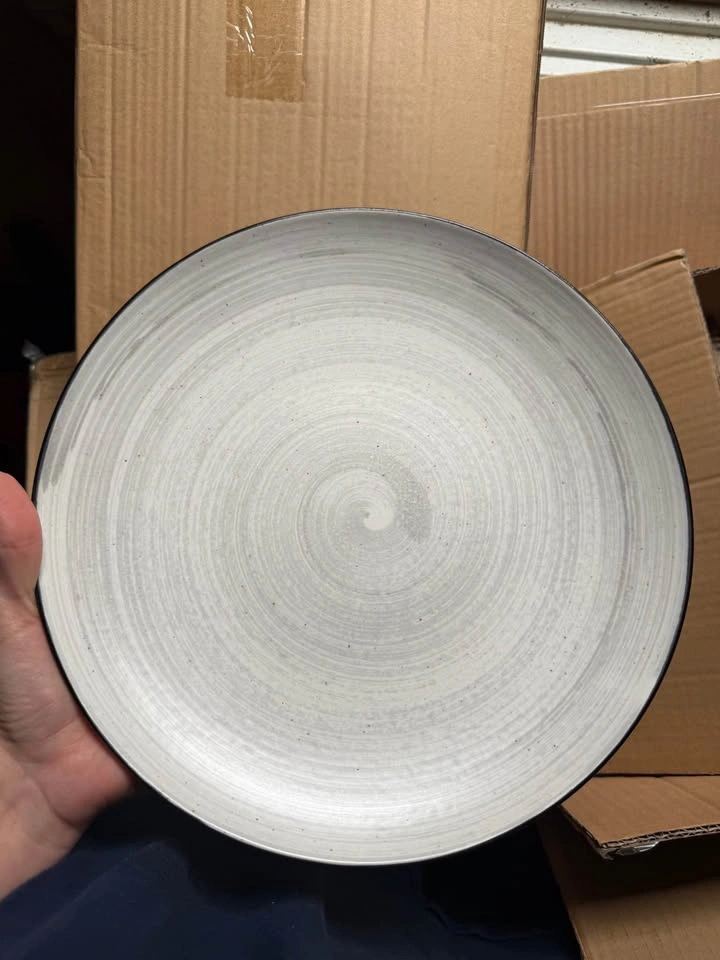 Bowls, small and large plates and mugs - place setting - photo 5