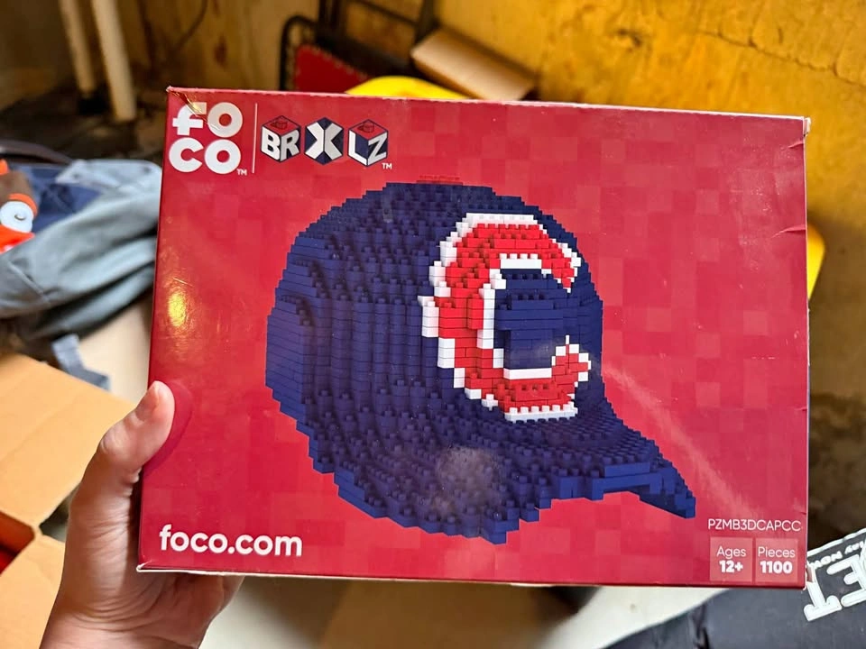 Cubs hat unopened Lego set